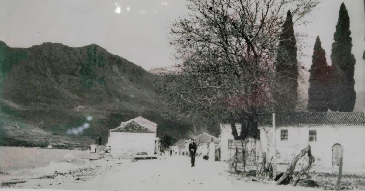 Η παλιά εκκλησία του Αη Νικόλα στον Μύτικα Αιτ/νίας.