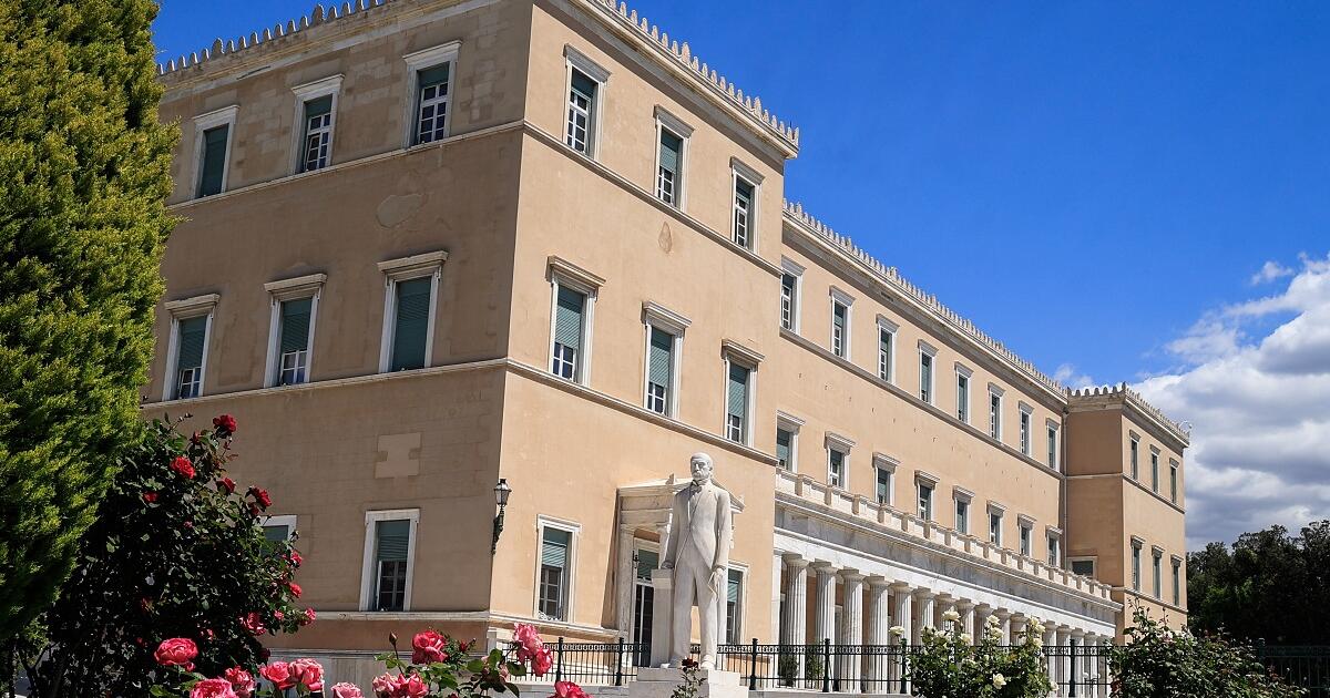 Η σιωπή της αντιπολίτευσης, ο γάμος που αναβάλλεται στα αριστερά και η προανακριτική 