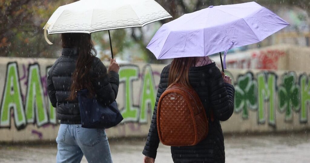 Καιρός: Ισχυρές καταιγίδες και πτώση της θερμοκρασίας την Κυριακή