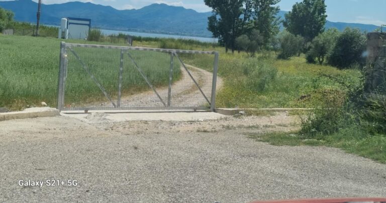 Καταγγελία Π.Μυζήθρα για την πόρτα σε δρόμο προς την λίμνη-Τι απαντά ο ΤΟΕΒ Καινουργίου
