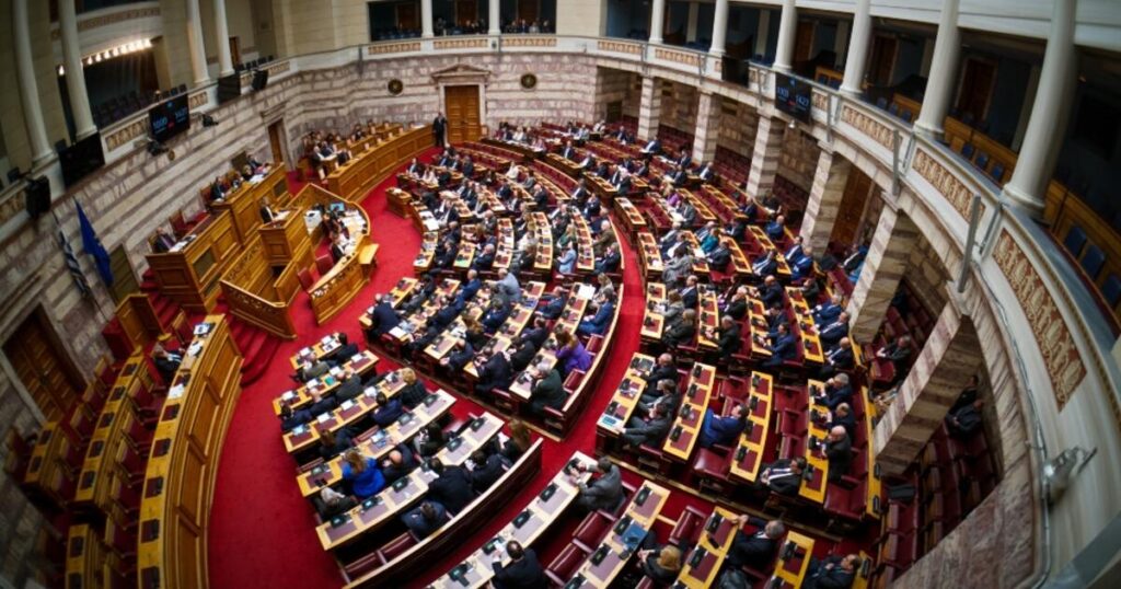 Με βελτιωτικές αλλαγές πέρασε το νομοσχέδιο για τα στρατιωτικά νοσοκομεία