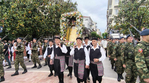 Με μεγαλοπρέπεια το Αγρίνιο τίμησε τον πολιούχο του Άγιο Χριστόφορο – Πάνδημη λιτάνευση της εικόνας