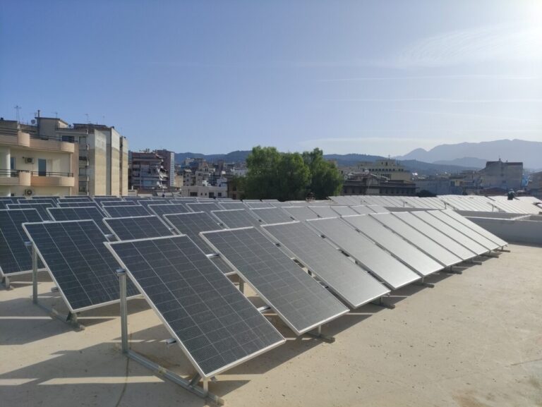 Τρία σχολεία του Αγρινίου συνδέθηκαν με φωτοβολταϊκό σταθμό ολοκληρώνοντας έτσι την ενεργειακή αναβάθμιση τους.