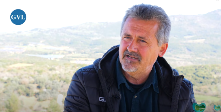 Ο Σπύρος Μπενέκος επέστρεψε στη Μπαμπίνη