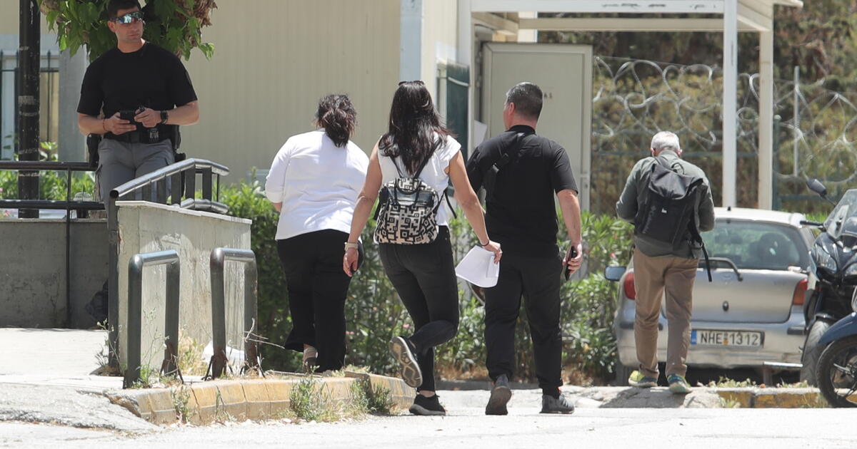 Προθεσμία να απολογηθεί την Τρίτη η δημοσιογράφος κατηγορούμενη για απάτες σε βάρος πολιτών