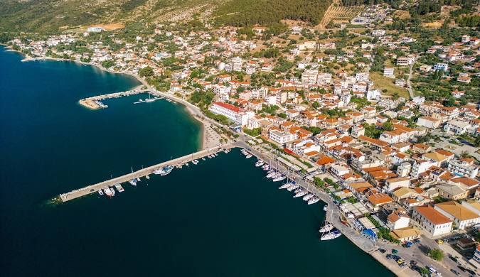 Πωλείται κατάστημα στην παραλία Αστακού.