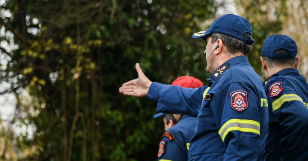 Σε εξέλιξη μεγάλη επιχείρηση διάσωσης πατέρα και γιου από δύσβατο σημείο στην Ηλεία