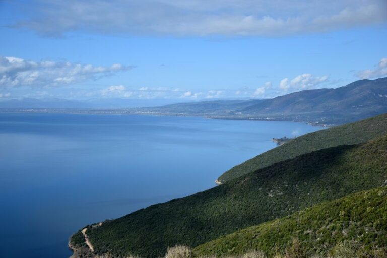 Ο Σύλλογος Πολυτέκνων Αγρινίου με επιστολή του προς τον πρωθυπουργό και τους αρχηγούς των κομμάτων εκφράζει την πλήρη αντίθεσή του στα έργα αντλησιοταμίευσης στην Τριχωνίδα εκτιμώντας ότι συνιστά  «λεηλασία» του φυσικού περιβάλλοντος.