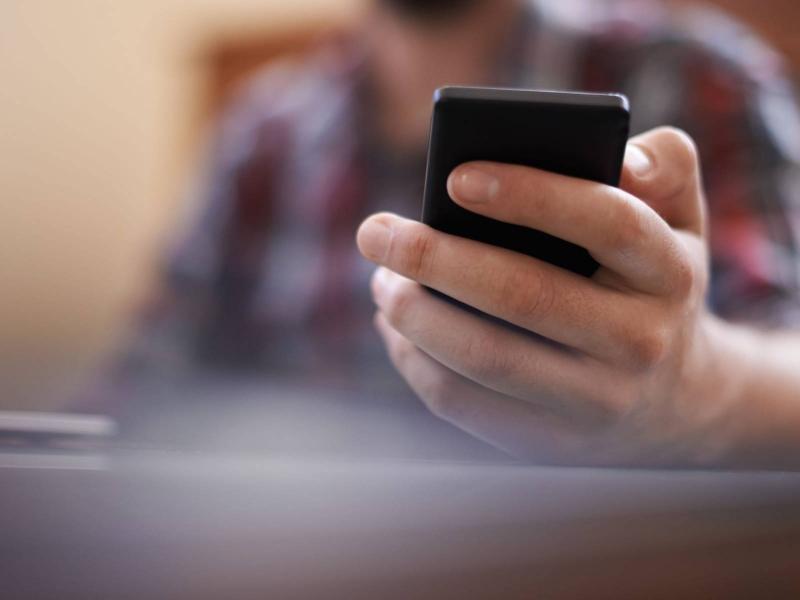 «Βροχή» πέφτουν και στο Αγρίνιο τα μηνύματα στα κινητά τηλέφωνα για δήθεν επιδόματα που δικαιούμαστε και μας ζητούν να πατήσουμε συνδέσμους (link) για να προχωρήσει η διαδικασία.   