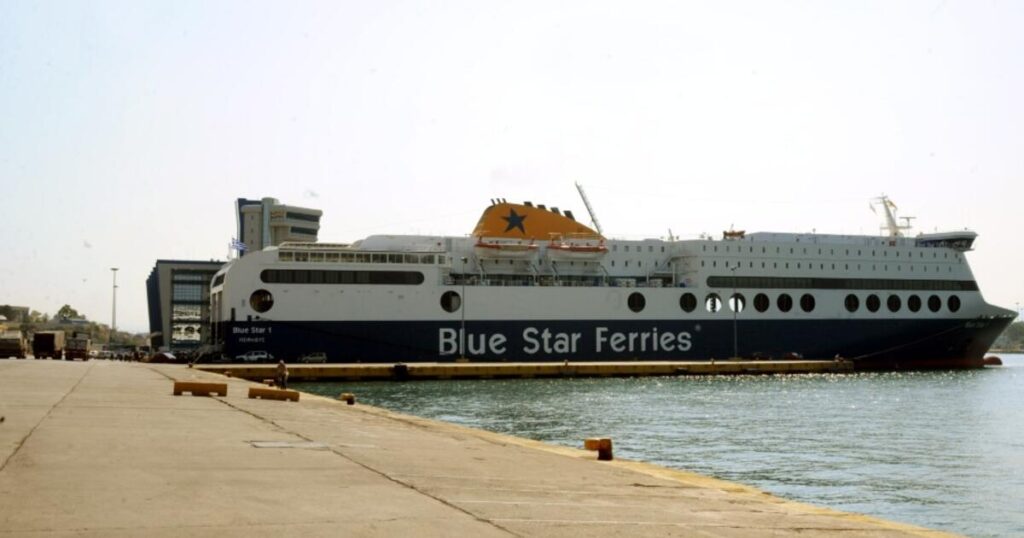 Τηλεφώνημα για βόμβα στο Blue Star 1: Εκκενώθηκε το πλοίο