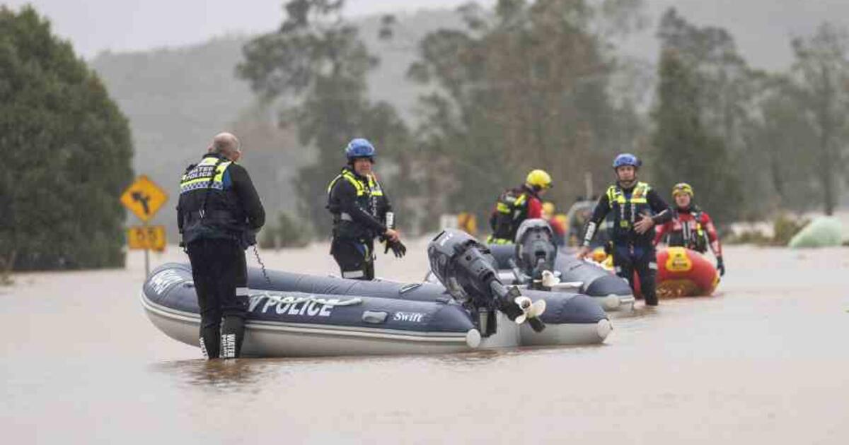 Τουλάχιστον πέντε νεκροί σε φονικές πλημμύρες
