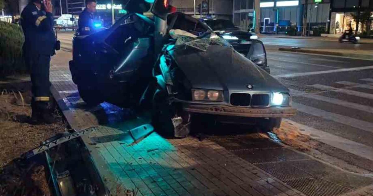Τρομακτικό τροχαίο στην παραλιακή: Δύο νεαροί σοβαρά τραυματίες