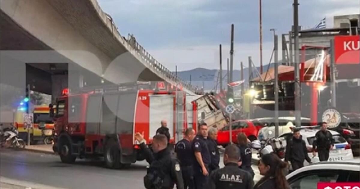 Τροχαίο στη Θηβών: Φορτηγό έπεσε από γέφυρα
