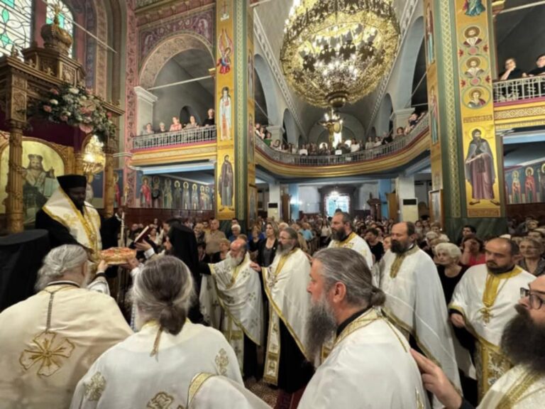 Μέγας Πανηγυρικός Αρχιερατικός Εσπερινός στον Ι. Ν. Αγίας Τριάδας Αγρινίου