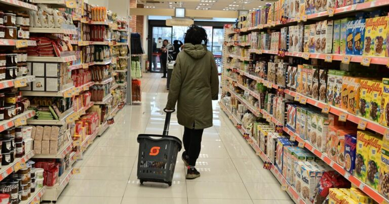 Αγίου Πνεύματος 2025: Το ωράριο των σούπερ μάρκετ