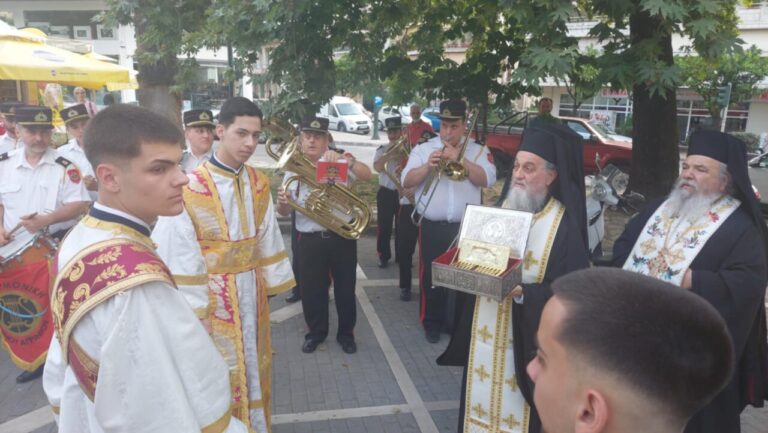 Αγρίνιο: Η Δεξιά Χείρα του Ιερομάρτυρος Χαράλαμπου του Θαυματουργού στον Ι.Ν. της Αγίας Τριάδας - Με την δέουσα λαμπρότητα η υποδοχή