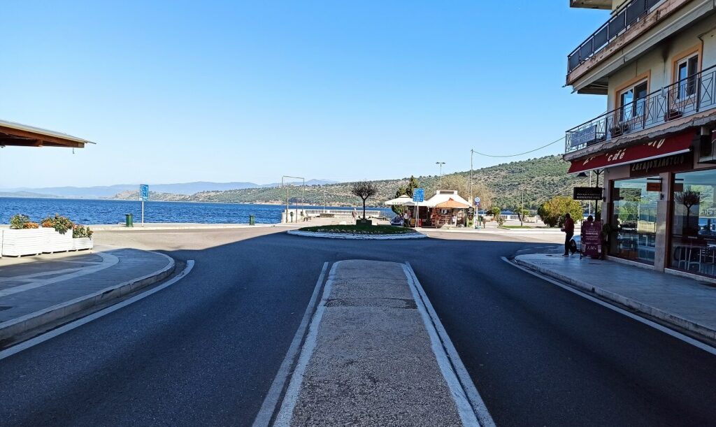 Αμφιλοχία: Συνελήφθη ο οδηγός του φορτηγού που γέμισε καλαμπόκι την οδό Ν. Στράτου - Karvasaras