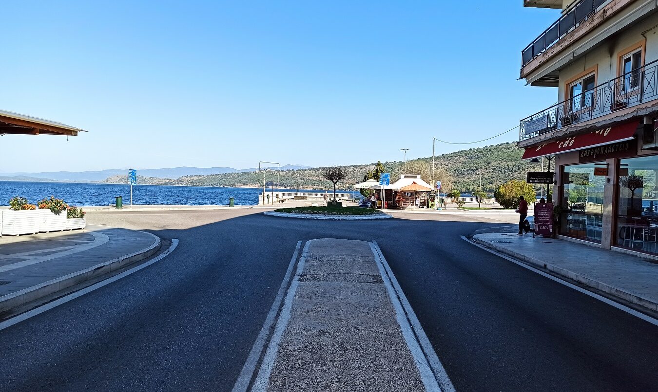Αμφιλοχία: Συνελήφθη ο οδηγός του φορτηγού που γέμισε καλαμπόκι την οδό Ν. Στράτου – Karvasaras