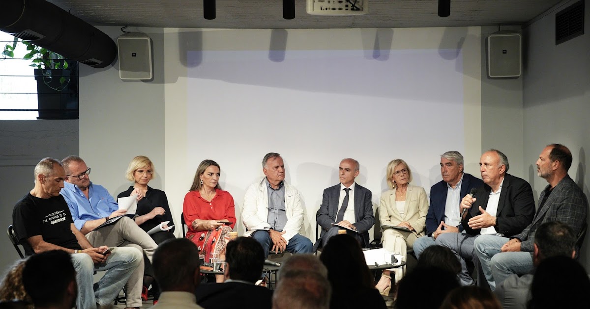 Δημόσια συζήτηση με διοργάνωση του κόμματος ''ΚΟΣΜΟΣ'', με θέμα τον Θαλάσσιο Χωροταξικό Σχεδιασμό, τις Περιοχές Οργανωμένης Ανάπτυξης Υδατοκαλλιεργειών (ΠΟΑΥ) και το μέλλον των ελληνικών θαλασσών (video και φωτογραφίες).