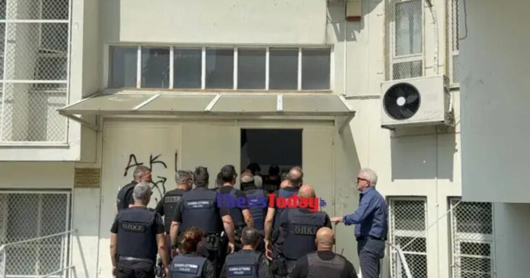 Επιχείρηση της ΕΛΑΣ στο ανακατειλημμένο Αυτοδιαχειριζόμενο Κυλικείο Ιατρικής