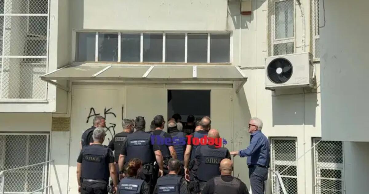 Επιχείρηση της ΕΛΑΣ στο ανακατειλημμένο Αυτοδιαχειριζόμενο Κυλικείο Ιατρικής