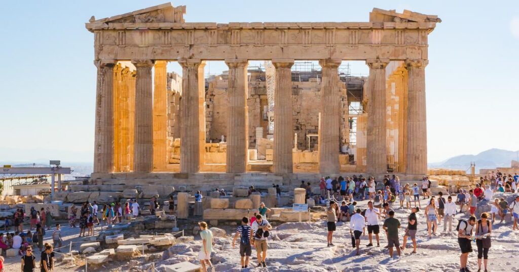 «Η Αθήνα θα ήταν μια κακάσχημη πόλη χωρίς τον Παρθενώνα» λέει τουρίστας και το ίντερνετ δεν διαφωνεί