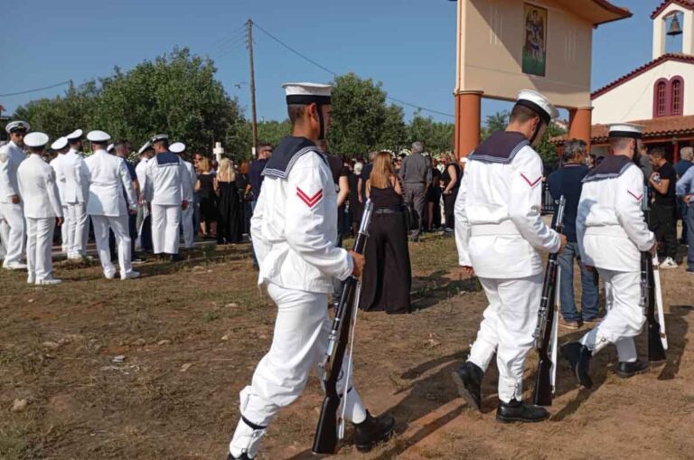 Θρήνος στην Παλαιομάνινα Ξηρομέρου για το τελευταίο «αντίο» στον Παναγιώτη Σαμαλέκο (φωτο) - Karvasaras