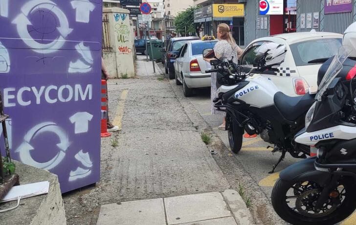 Τροχαίο ατύχημα σημειώθηκε το απόγευμα της Τρίτης 17.6.25 στο κέντρο του Αγρινίου, προκαλώντας αναστάτωση σε οδηγούς και πεζούς. Πρόκειται για καραμπόλα στην οποία ενεπλάκησαν τρία οχήματα