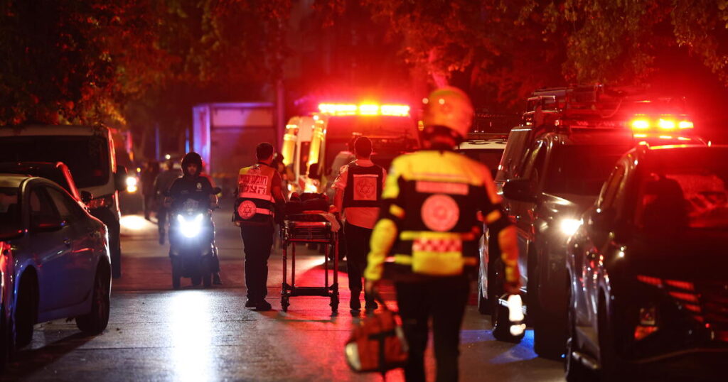 Μπαράζ χτυπημάτων Ιράν και Ισραήλ κατά τη διάρκεια της νύχτας
