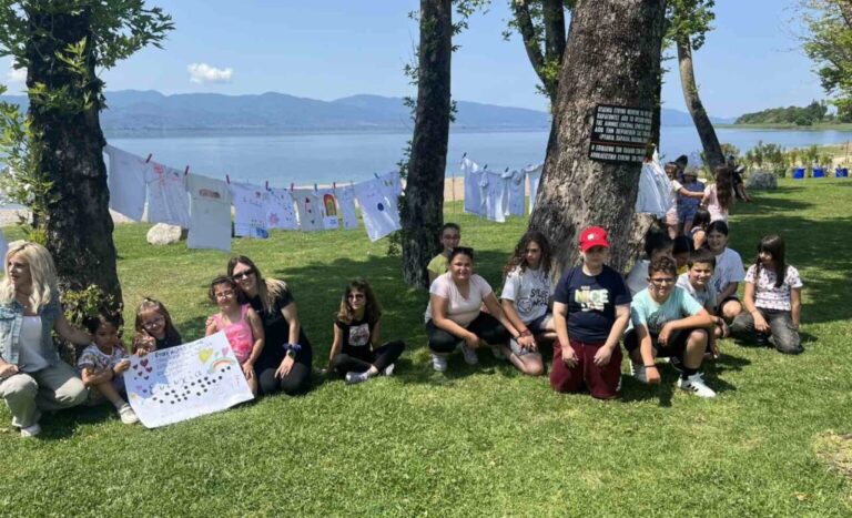 «Μπουγάδα της ευτυχίας» στην Τριχωνίδα από το Ολοήμερο Δημοτικό Δοκιμίου