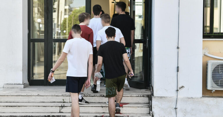 Οι πρώτες απαντήσεις σε Ιστορία, Φυσική και Οικονομία
