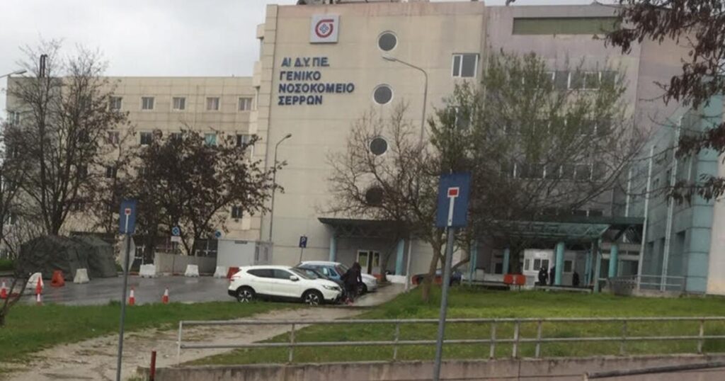Σέρρες: 9χρονος καταπλακώθηκε από συρόμενη πόρτα