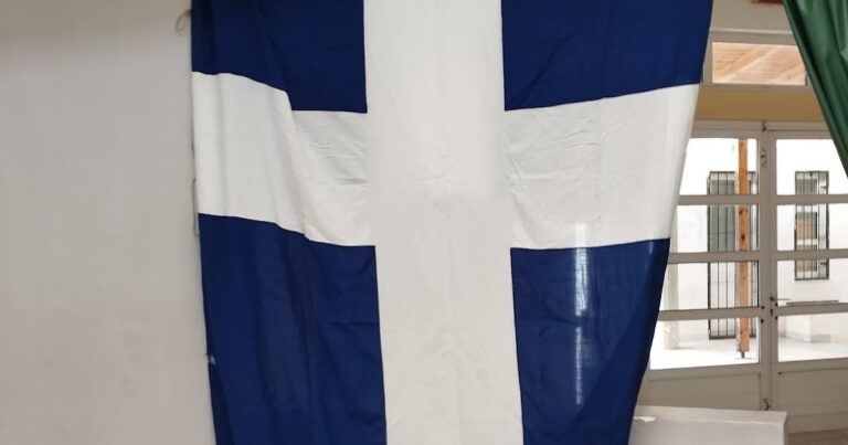 Στο γυμνάσιο Καινουργίου η σημαία που υψώθηκε στο Μεσολόγγι με την έλευση του Χαρίλαου Τρικούπη