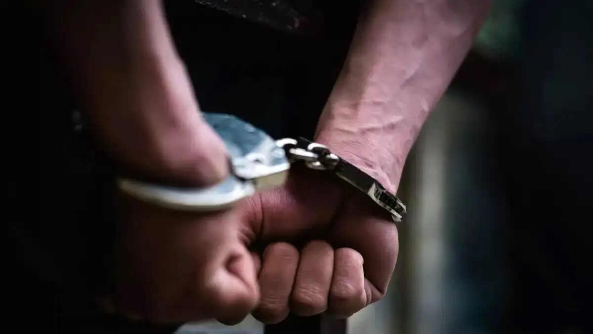 Μπροστά σε νέα υπόθεση παιδικής πορνογραφίας βρέθηκαν αστυνομικοί που συνέλαβαν σε περιοχή της Αιτωλοακαρνανίας έναν 68χρονο άνδρα.