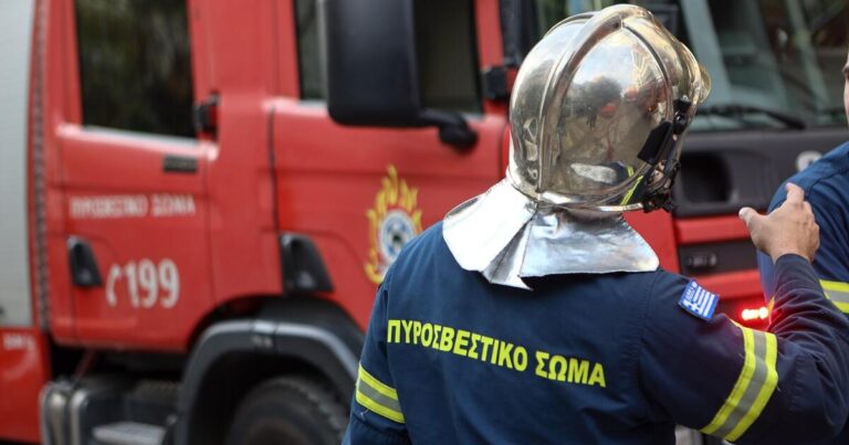 Φωτιά τώρα σε αποθηκευτικό χώρο στη Ρόδο